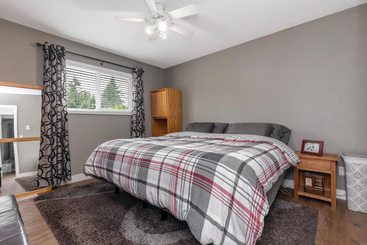 Walk-In Closet Photo of 32456 14th Avenue, Mission, BC