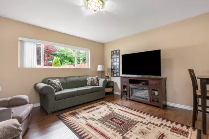 Entry Foyer Photo of 32456 14th Avenue, Mission, BC