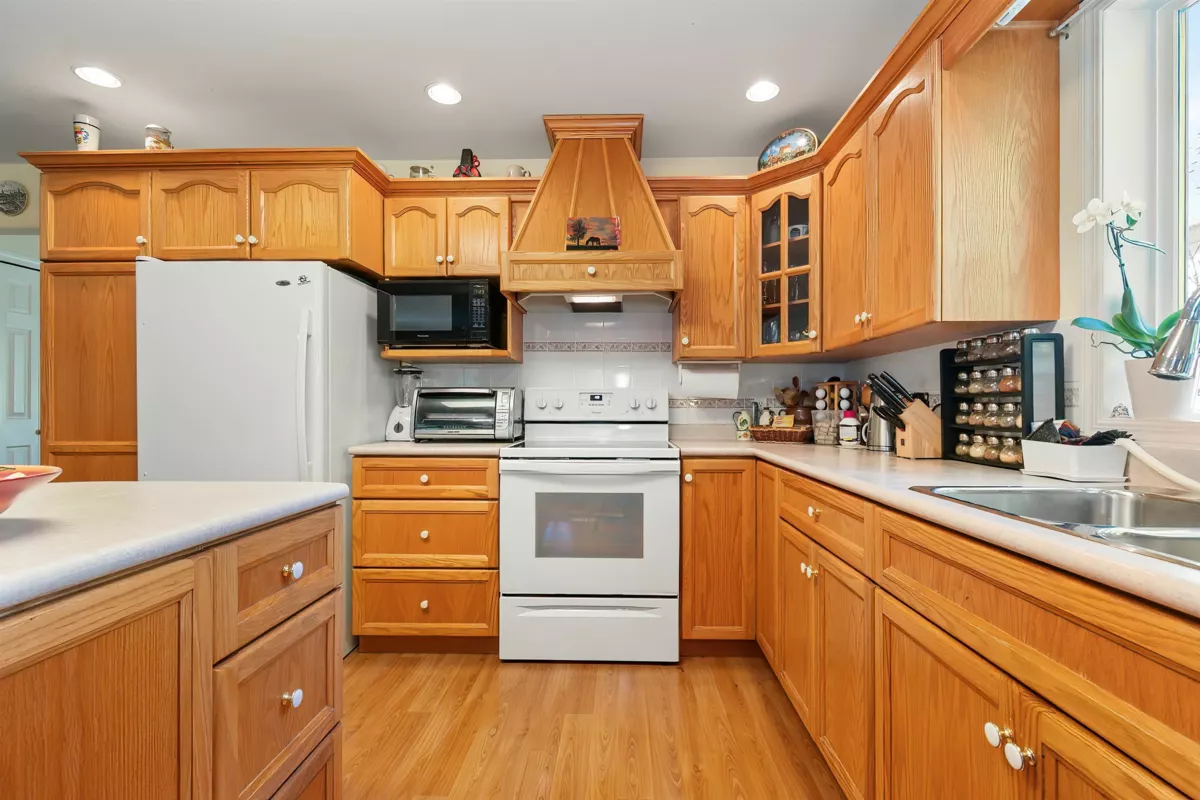 Breakfast Nook Photo of 11 43875 Chilliwack Mountain Road, Chilliwack, BC