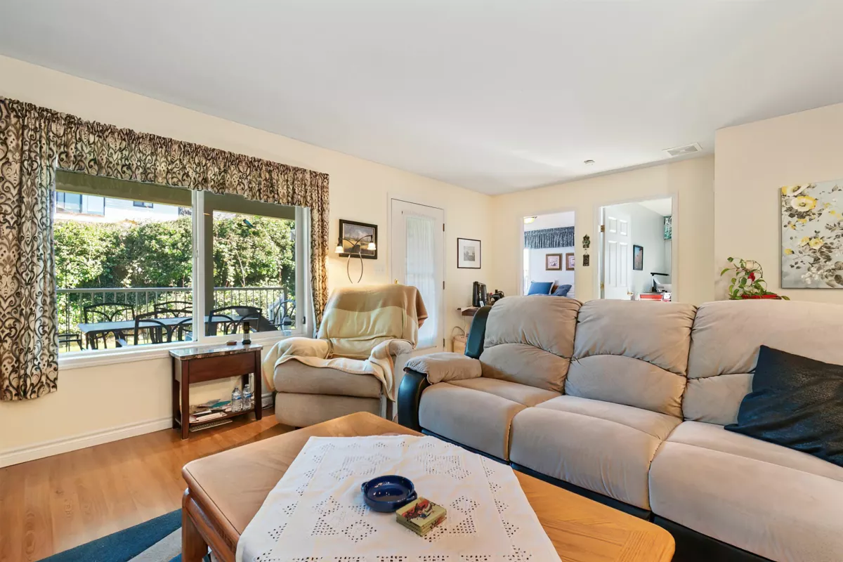 Entry Foyer Photo of 11 43875 Chilliwack Mountain Road, Chilliwack, BC
