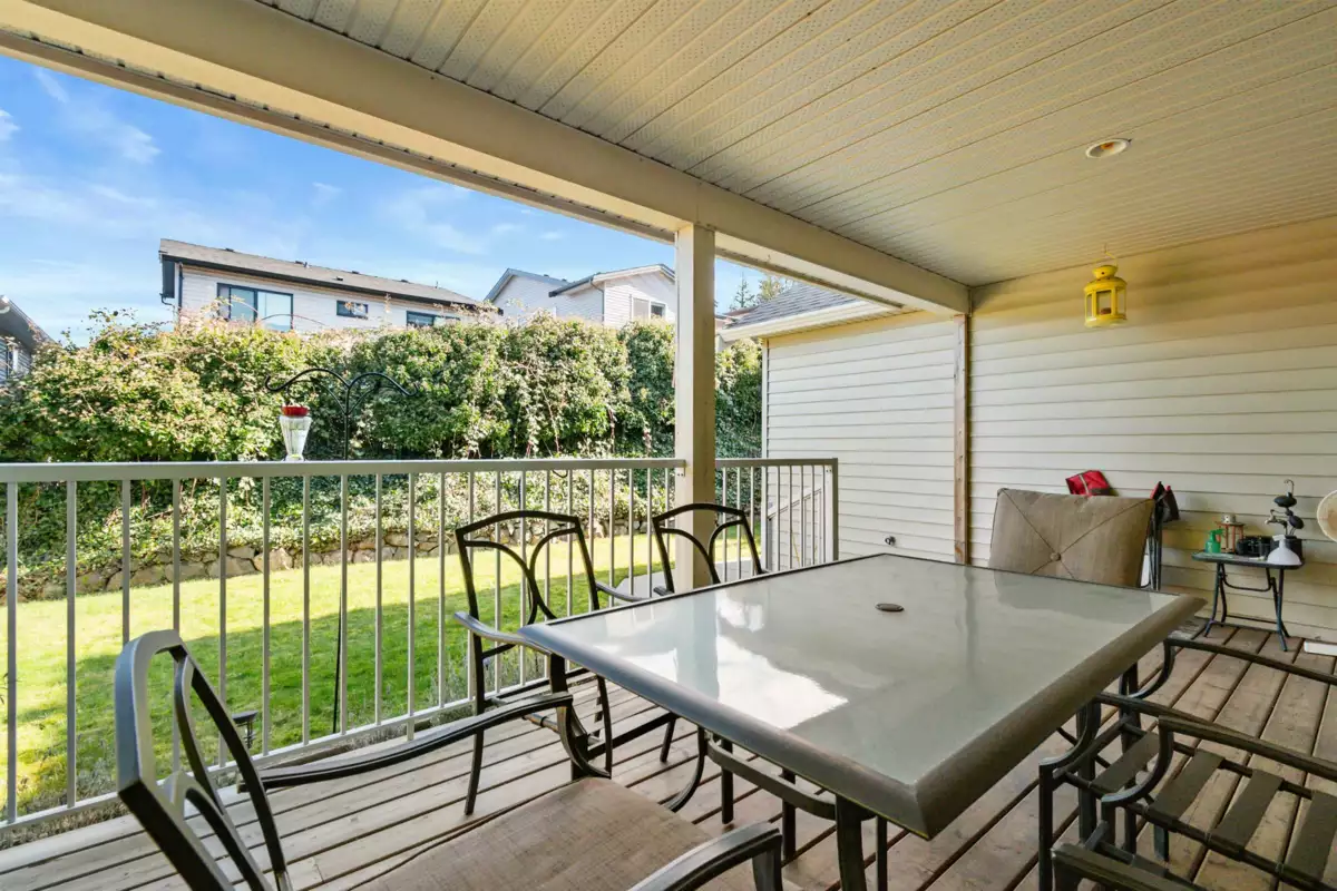 Kitchen Island Photo of 11 43875 Chilliwack Mountain Road, Chilliwack, BC
