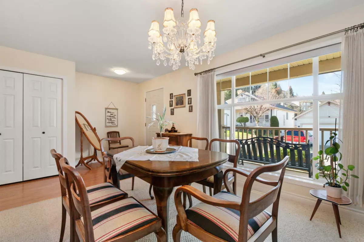 Staircase Photo of 11 43875 Chilliwack Mountain Road, Chilliwack, BC