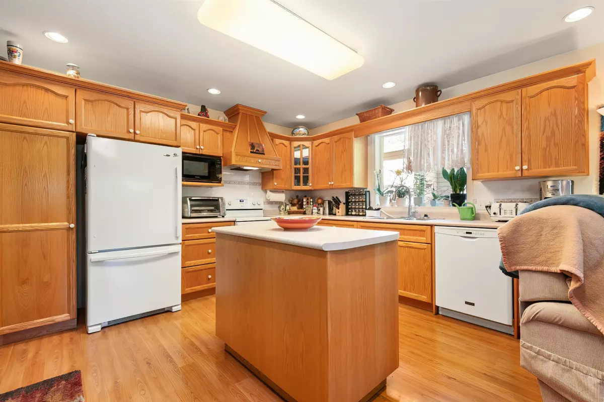 Walk-In Closet Photo of 11 43875 Chilliwack Mountain Road, Chilliwack, BC