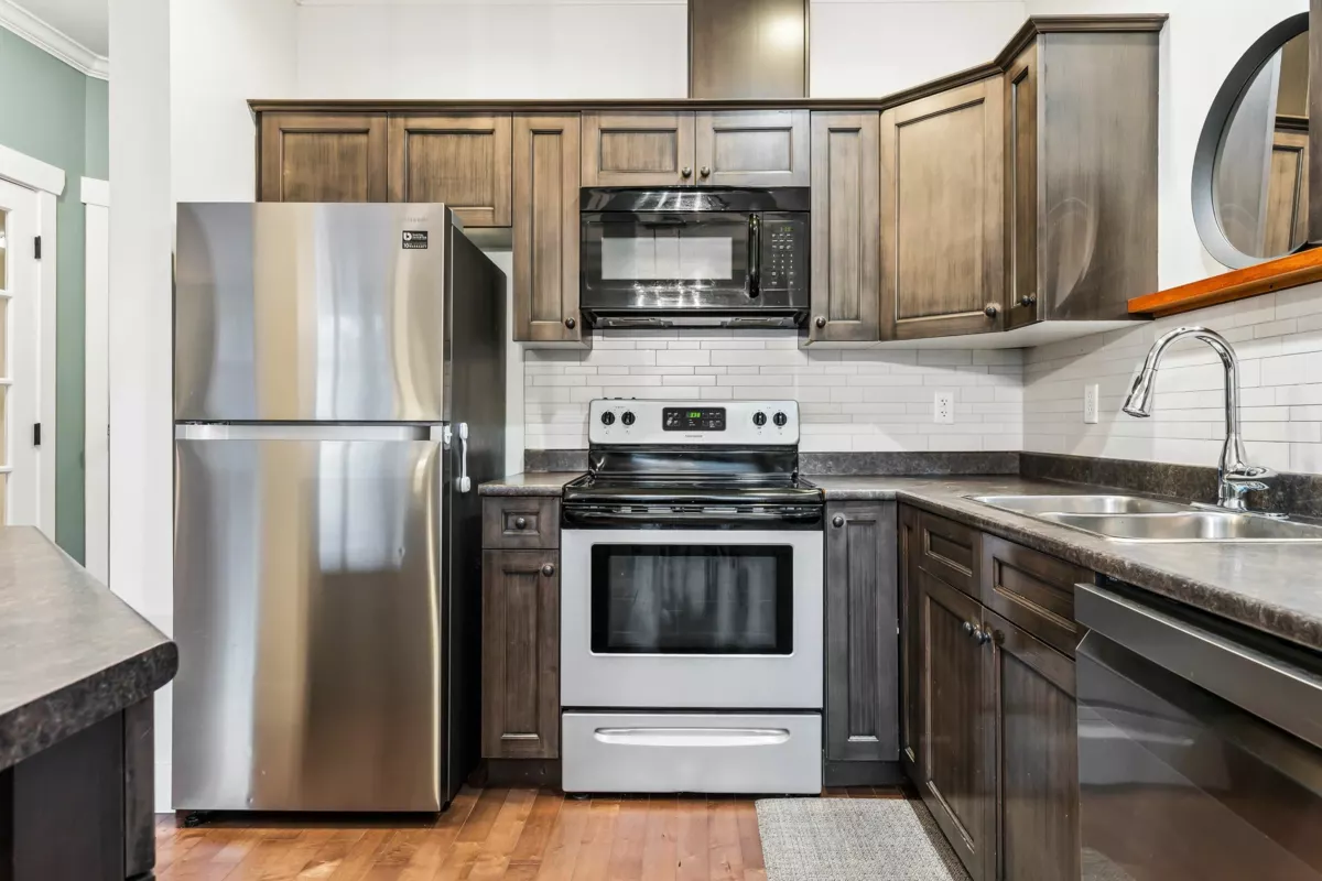 Kitchen Island Photo of 7 46791 Hudson Road, Chilliwack, BC