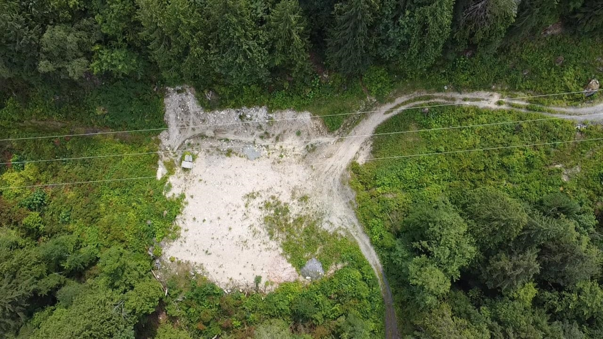 Kitchen Island Photo of 4731 Sea To Sky Highway, Squamish, BC