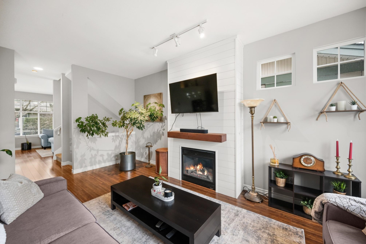 Breakfast Nook Photo of 62 6050 166 Street, Surrey, BC