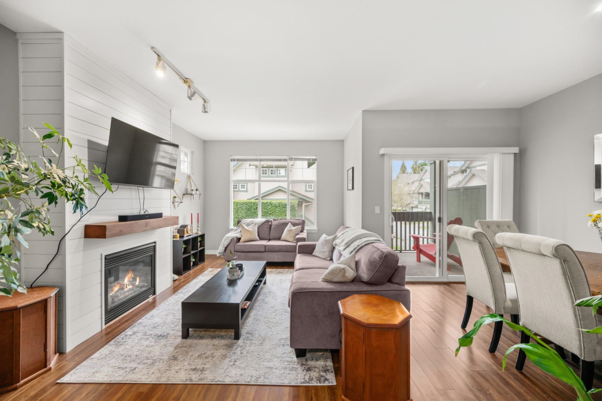 Dining Area Photo of 62 6050 166 Street, Surrey, BC