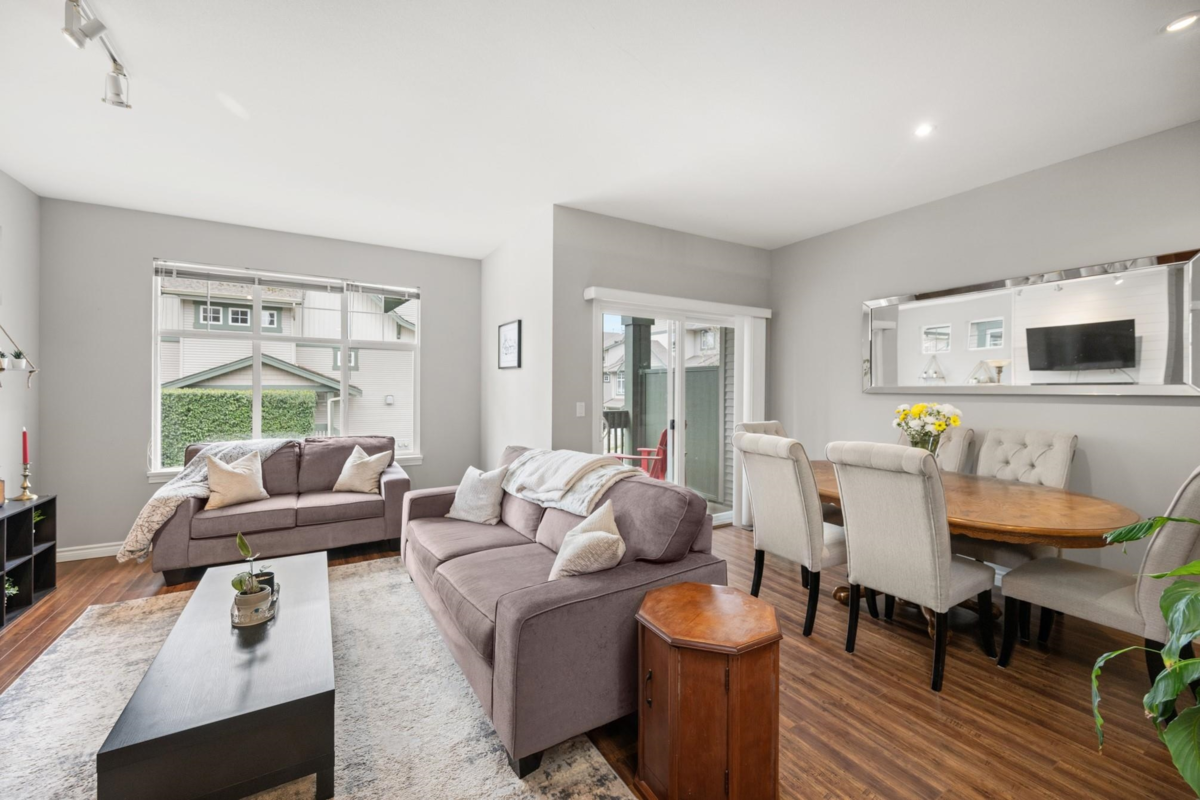 Kitchen Photo of 62 6050 166 Street, Surrey, BC