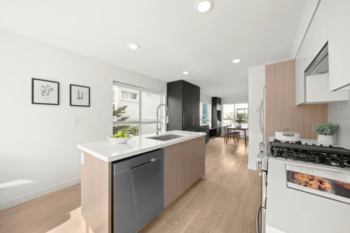 Family Room Photo of 3 365 E 16th Avenue, Vancouver, BC