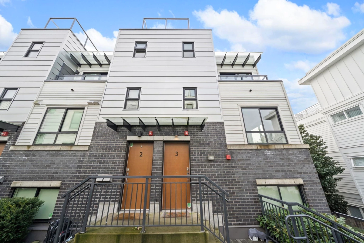 Guest Bathroom Photo of 3 365 E 16th Avenue, Vancouver, BC