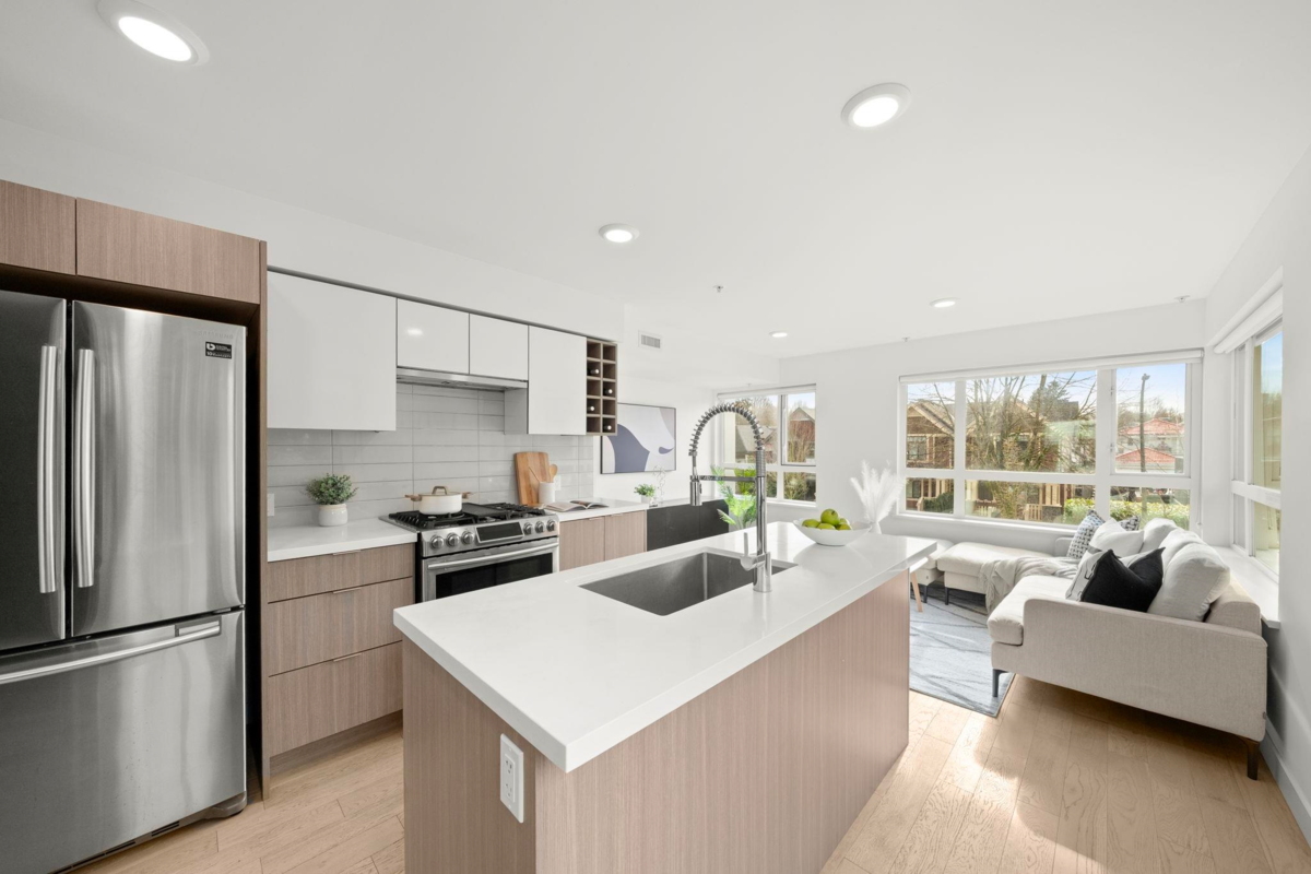 Living Room Photo of 3 365 E 16th Avenue, Vancouver, BC