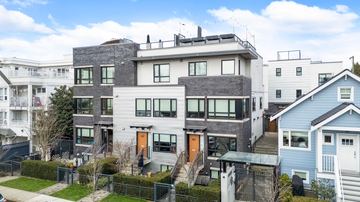 Powder Room Photo of 3 365 E 16th Avenue, Vancouver, BC