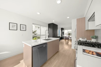 3 365 E 16th Avenue, Vancouver, BC