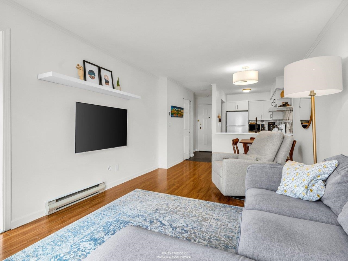 Guest Bathroom Photo of 202 507 E 6th Avenue, Vancouver, BC
