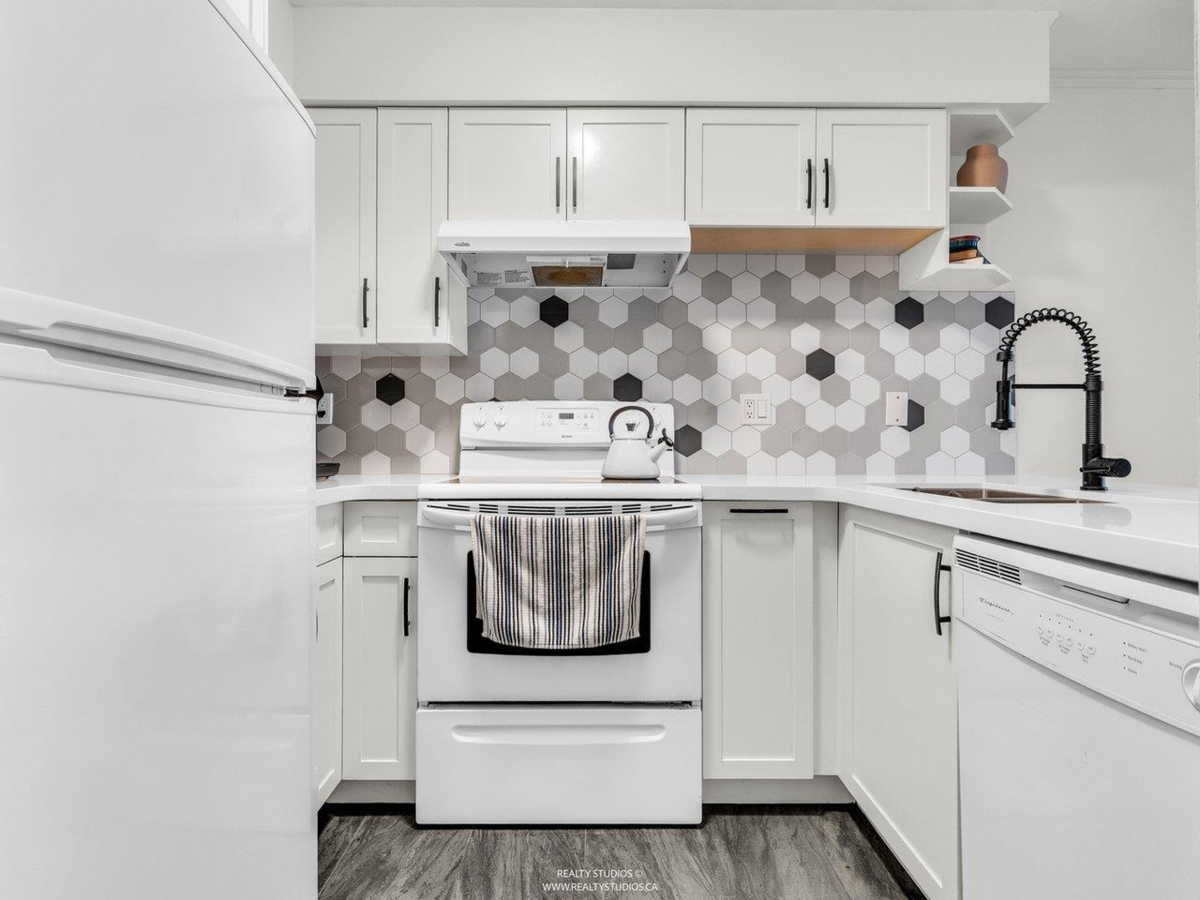 Kitchen Photo of 202 507 E 6th Avenue, Vancouver, BC