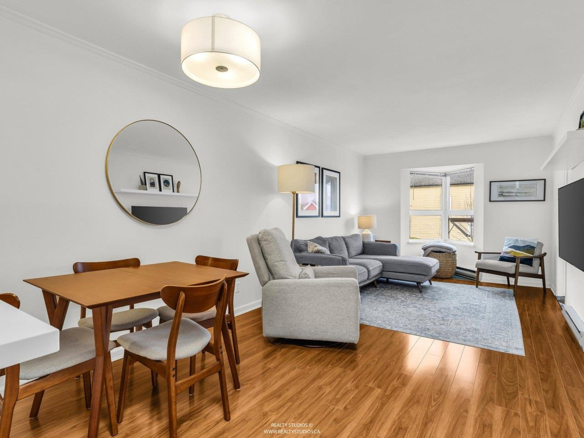 Living Room Photo of 202 507 E 6th Avenue, Vancouver, BC