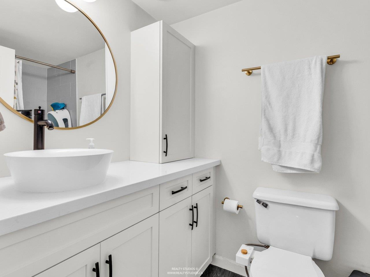 Powder Room Photo of 202 507 E 6th Avenue, Vancouver, BC