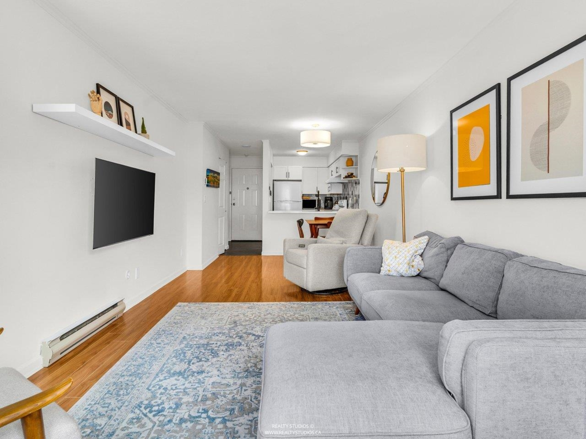 Primary Bathroom Photo of 202 507 E 6th Avenue, Vancouver, BC