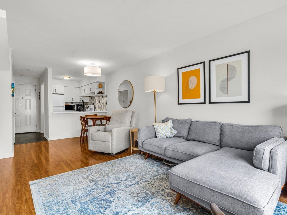 Walk-In Closet Photo of 202 507 E 6th Avenue, Vancouver, BC