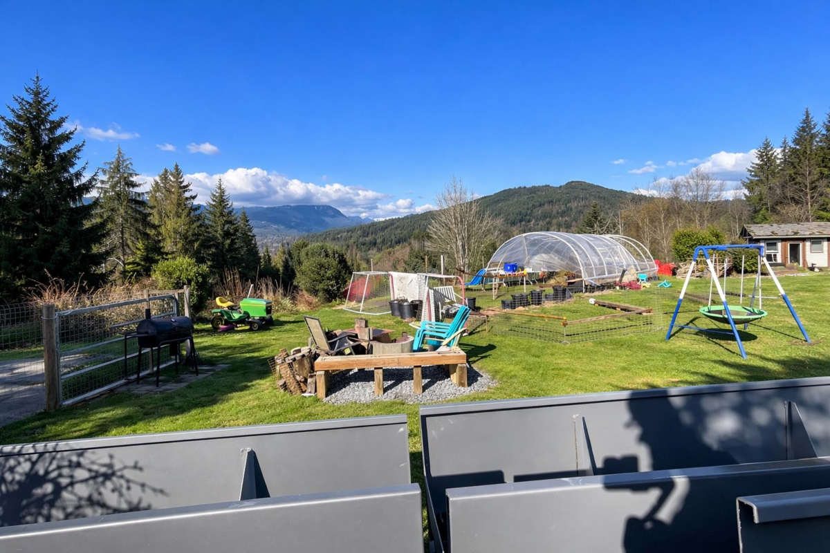 Basement Recreation Room Photo of 31081 Silverhill Avenue, Mission, BC