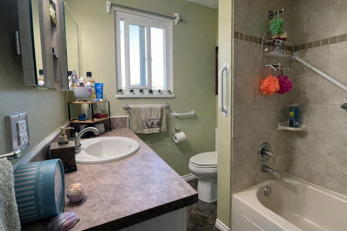 Bedroom 3 Photo of 31081 Silverhill Avenue, Mission, BC