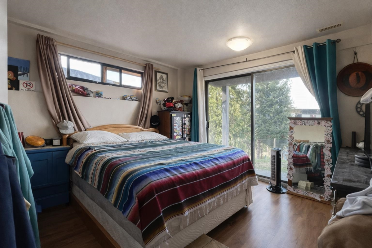 Guest Bathroom Photo of 31081 Silverhill Avenue, Mission, BC