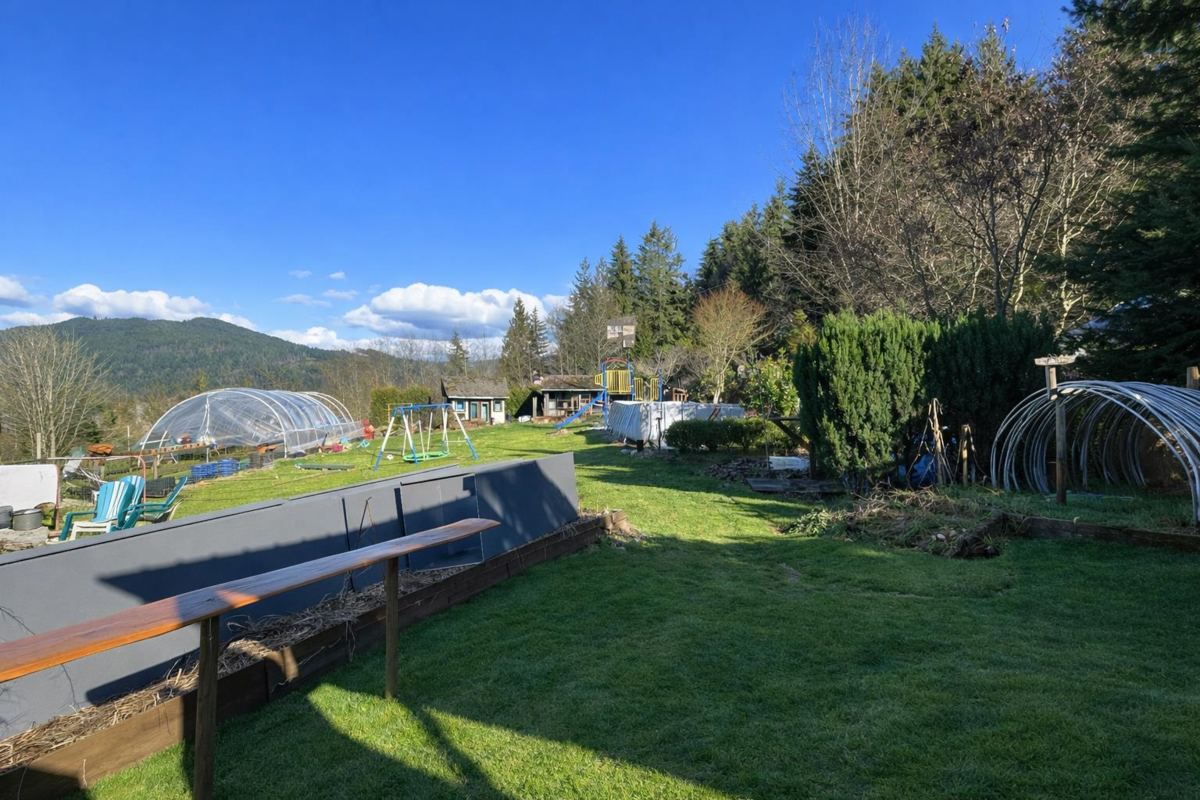 Hallway Photo of 31081 Silverhill Avenue, Mission, BC