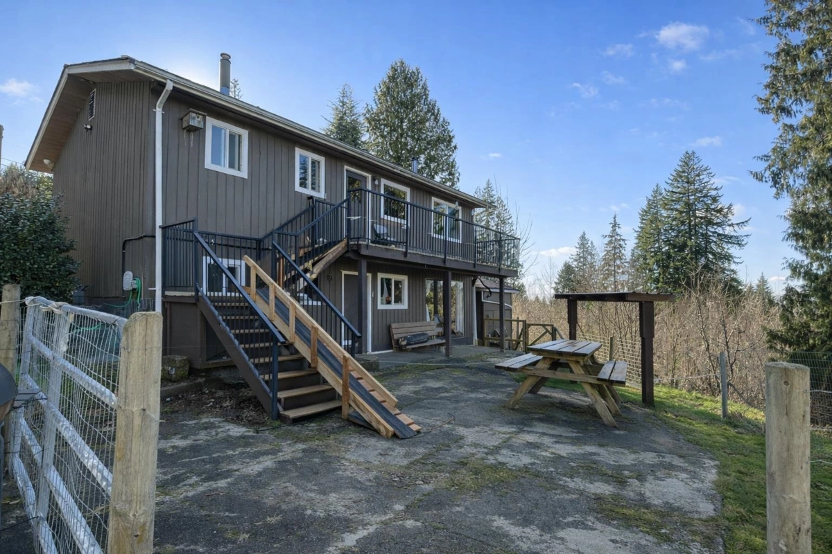 Living Room Photo of 31081 Silverhill Avenue, Mission, BC