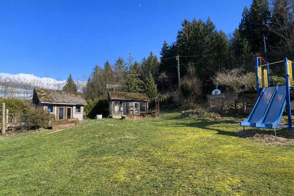 Staircase Photo of 31081 Silverhill Avenue, Mission, BC