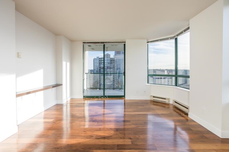 Primary Bathroom Photo of 803 121 Tenth Street, New Westminster, BC