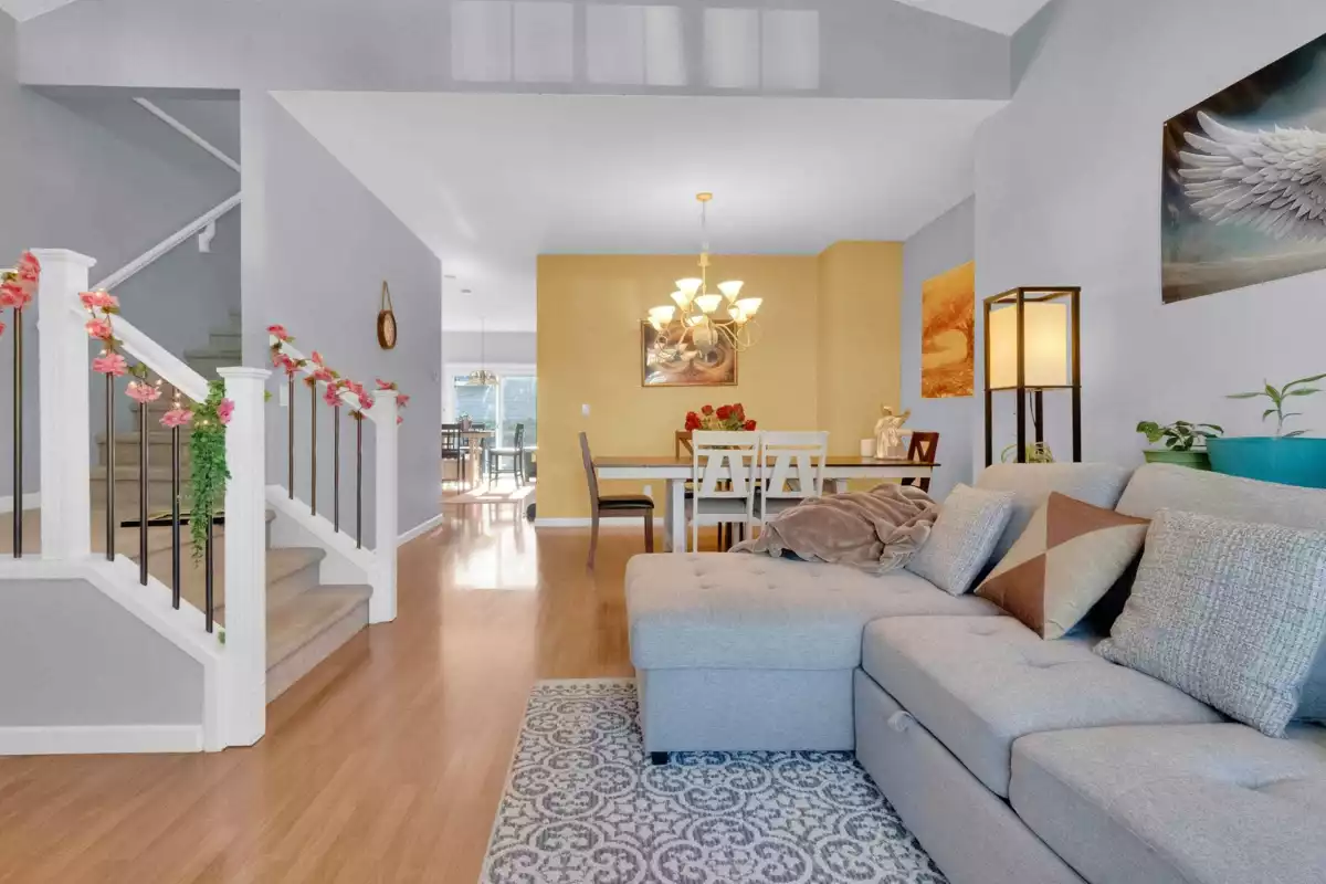 Entry Foyer Photo of 16528 59a Avenue, Surrey, BC