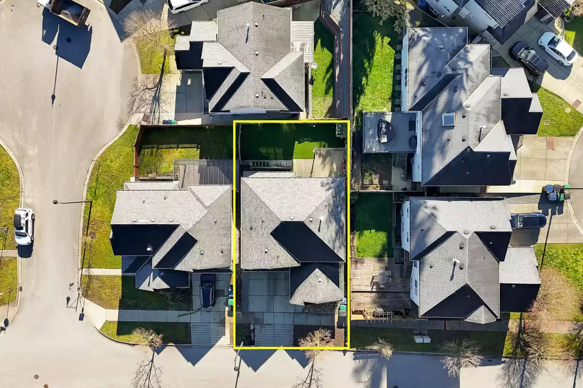 Family Room Photo of 16528 59a Avenue, Surrey, BC