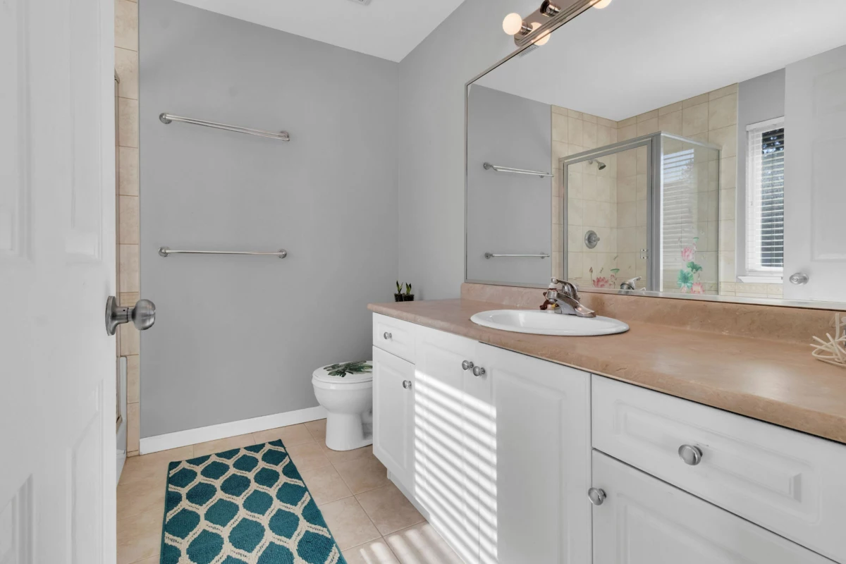 Garden / Landscaping Photo of 16528 59a Avenue, Surrey, BC