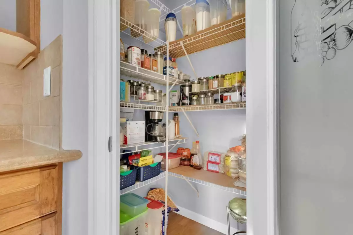 Guest Bathroom Photo of 16528 59a Avenue, Surrey, BC