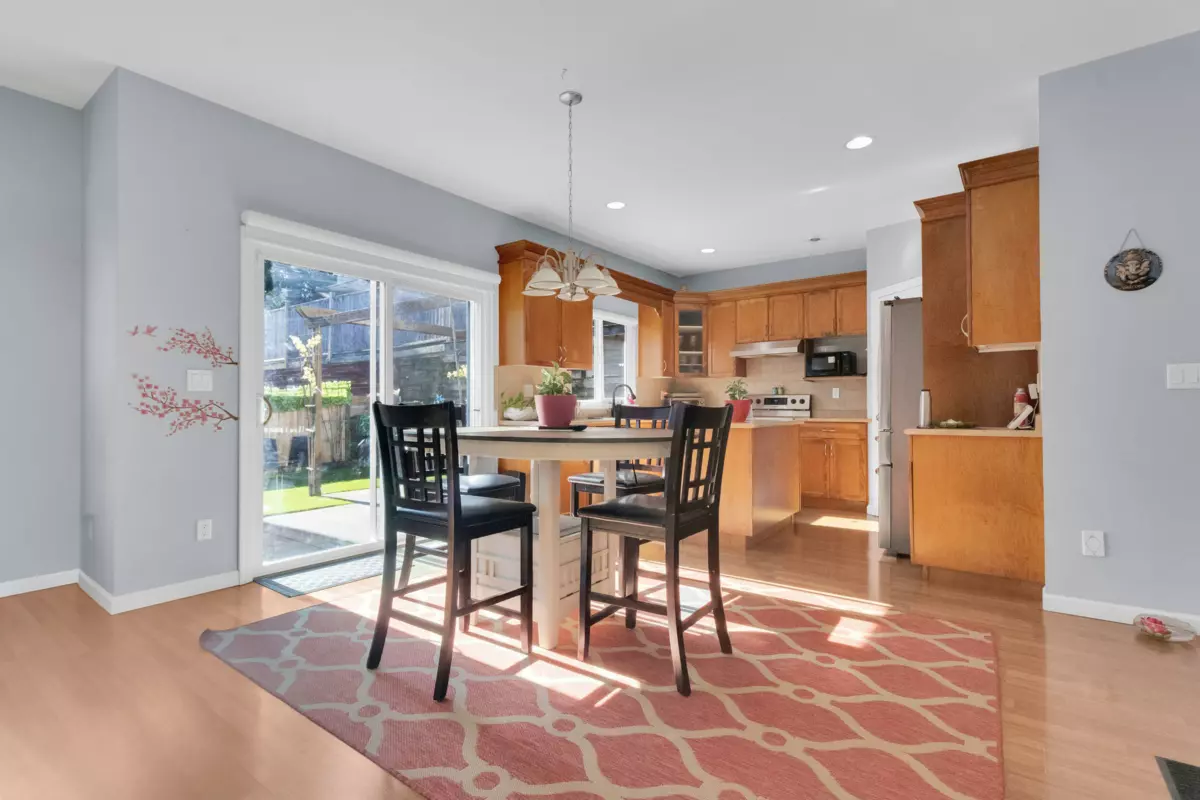 Powder Room Photo of 16528 59a Avenue, Surrey, BC