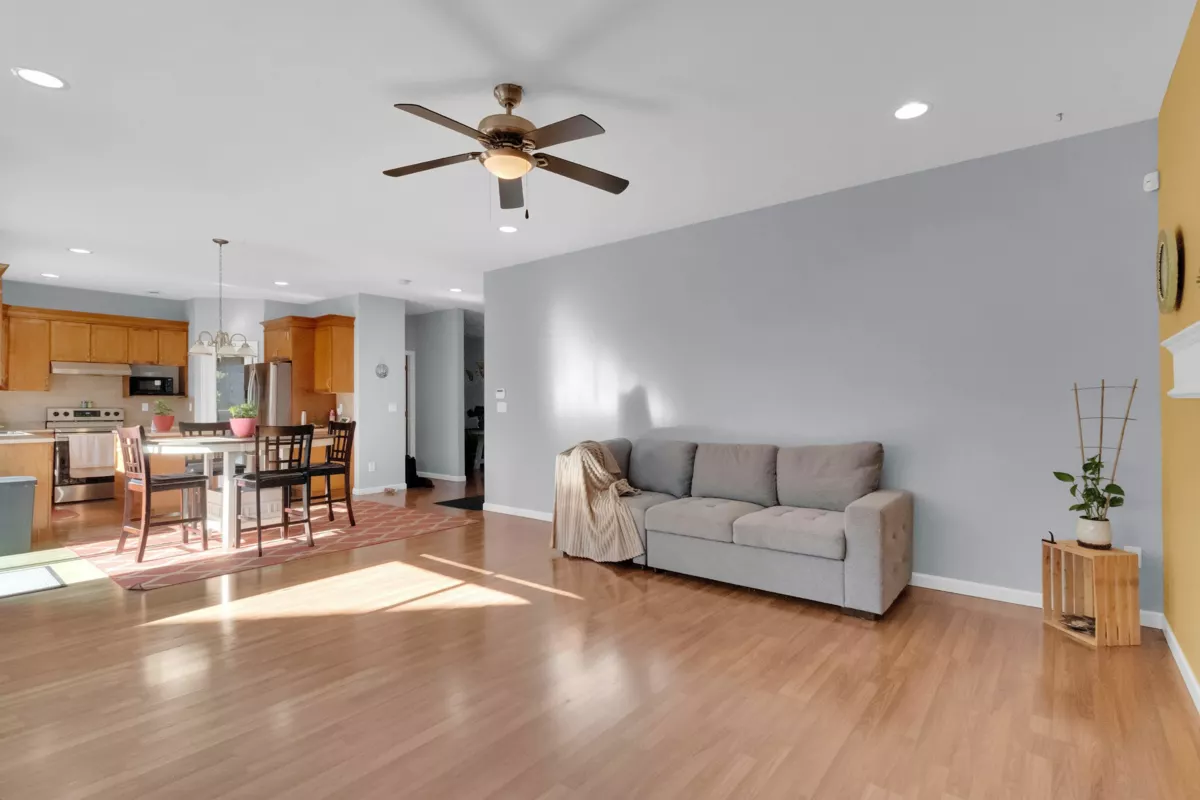 Walk-In Closet Photo of 16528 59a Avenue, Surrey, BC