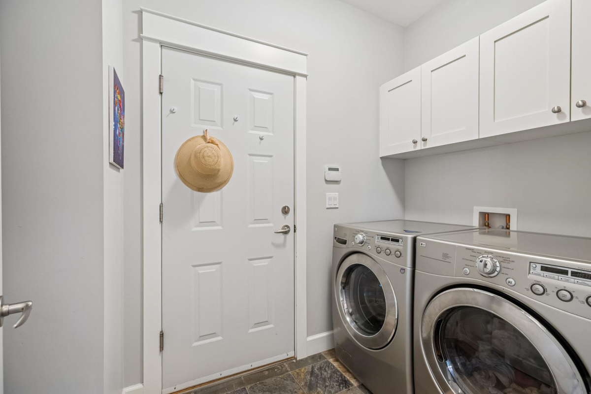 Hallway Photo of 5104 44b Avenue, Delta, BC