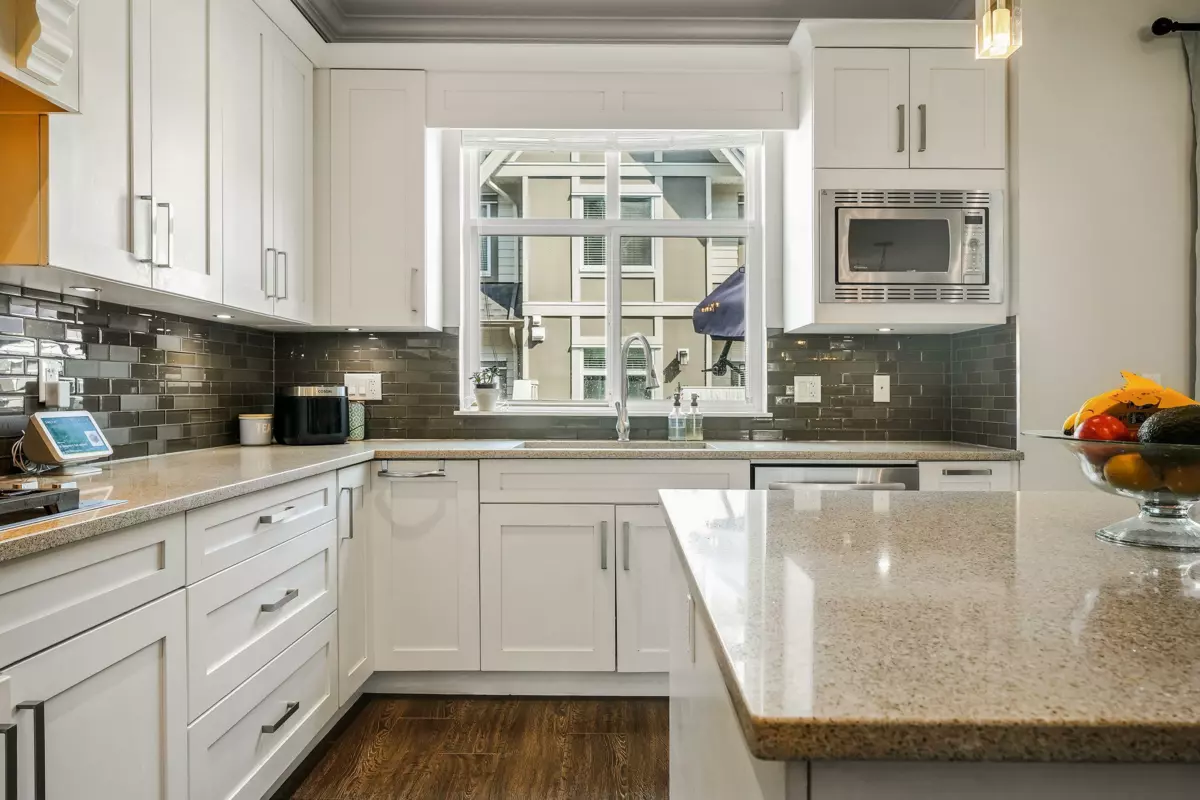 Breakfast Nook Photo of 32 6588 195a Street, Surrey, BC