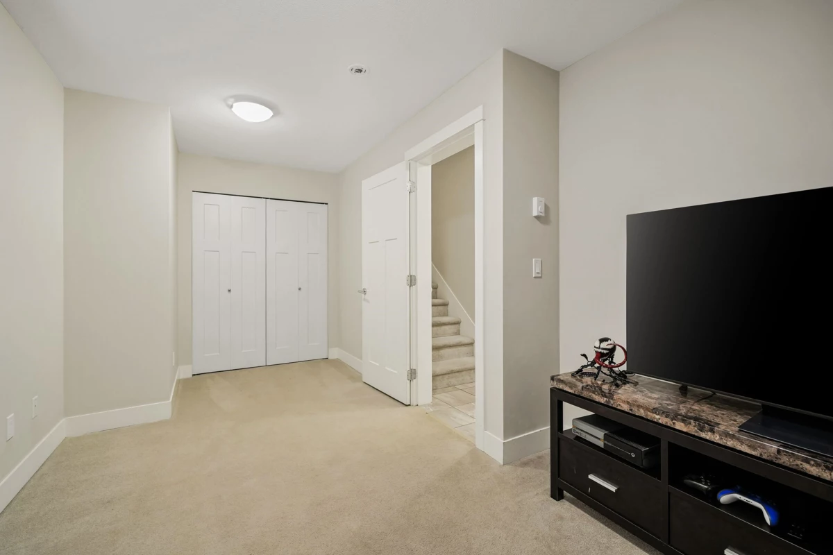 Mudroom Photo of 32 6588 195a Street, Surrey, BC