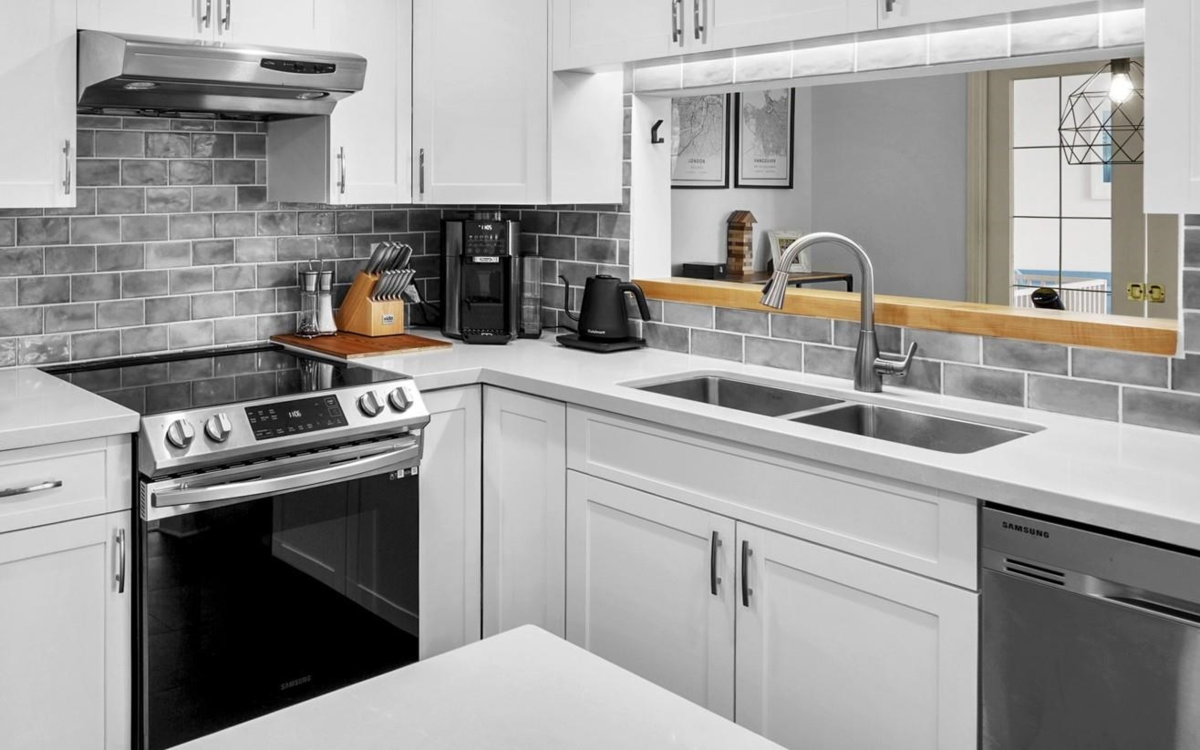 Breakfast Nook Photo of 803 995 Roche Point Drive, North Vancouver, BC