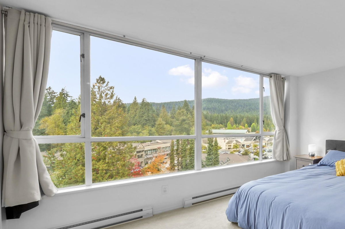 Entry Foyer Photo of 803 995 Roche Point Drive, North Vancouver, BC