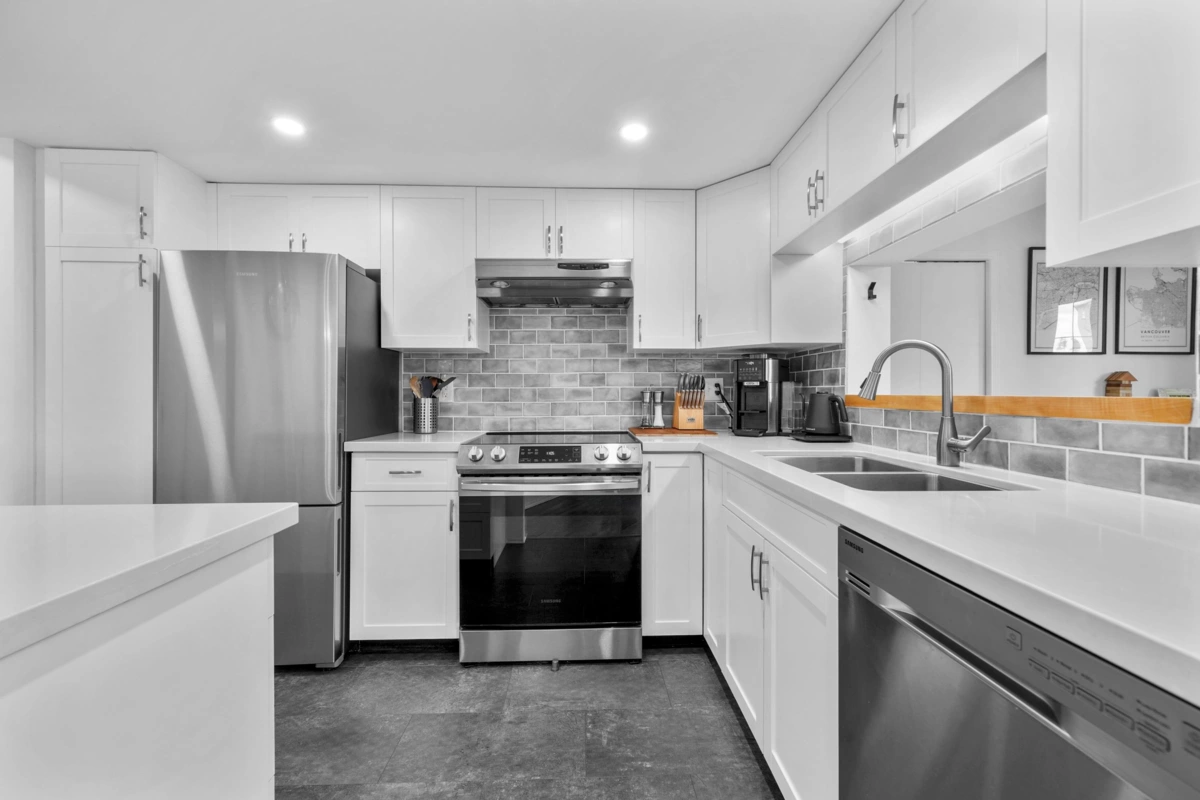 Kitchen Island Photo of 803 995 Roche Point Drive, North Vancouver, BC