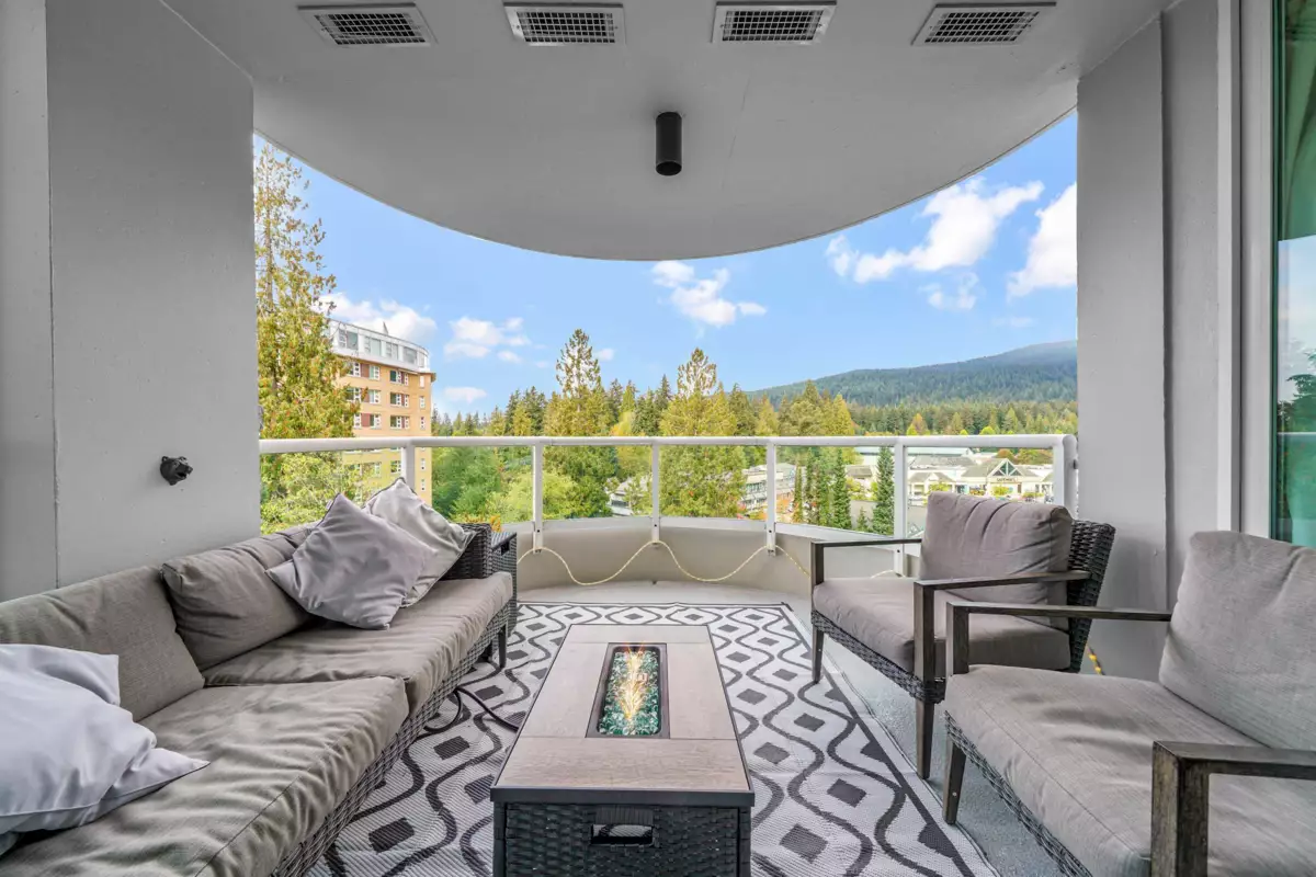 Swimming Pool Photo of 803 995 Roche Point Drive, North Vancouver, BC