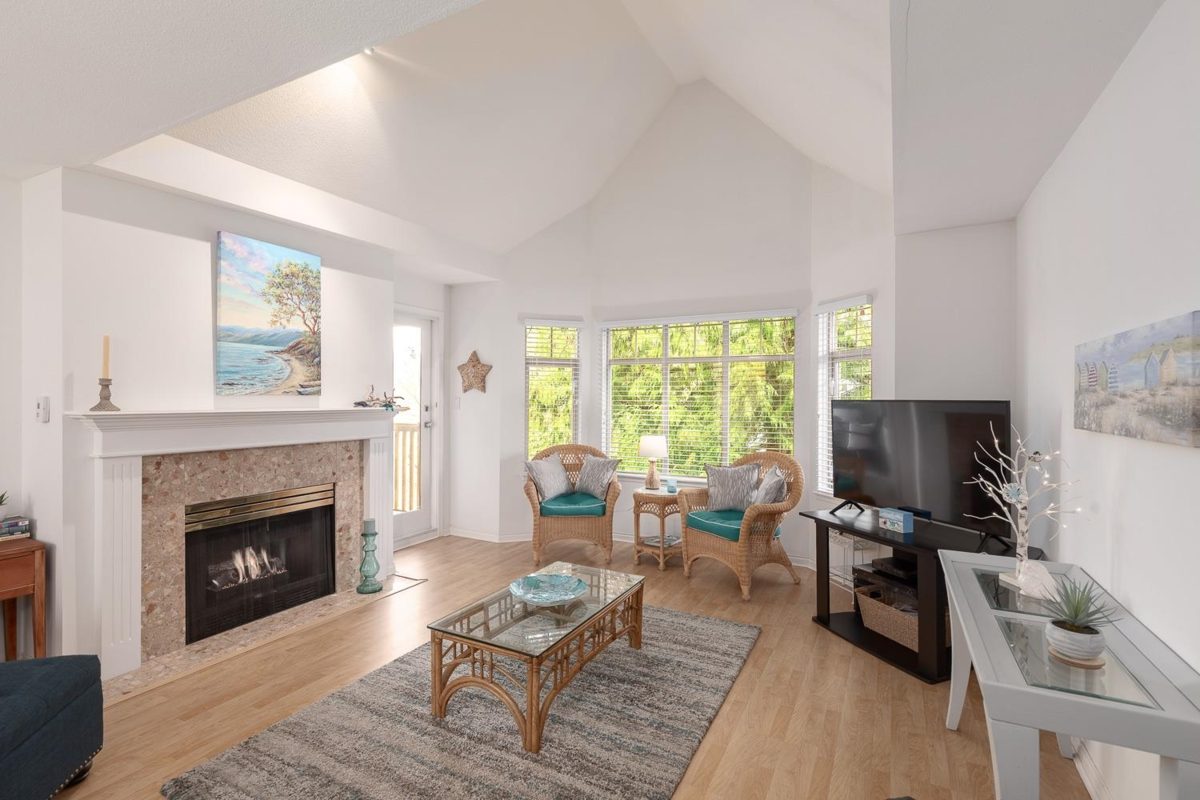 Exterior Rear Photo of 504 2059 Chesterfield Avenue, North Vancouver, BC