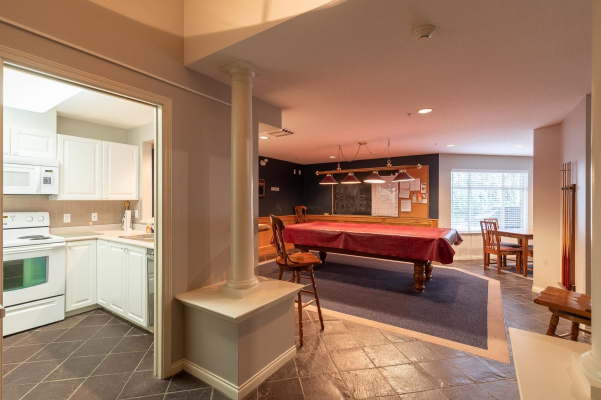 Hallway Photo of 504 2059 Chesterfield Avenue, North Vancouver, BC