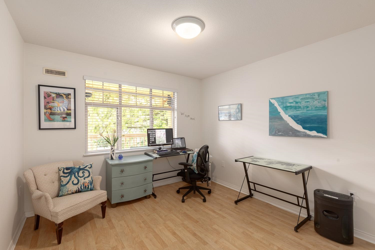 Office / Den Photo of 504 2059 Chesterfield Avenue, North Vancouver, BC