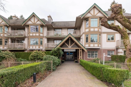 Front exterior of 504 2059 Chesterfield Avenue, North Vancouver, BC