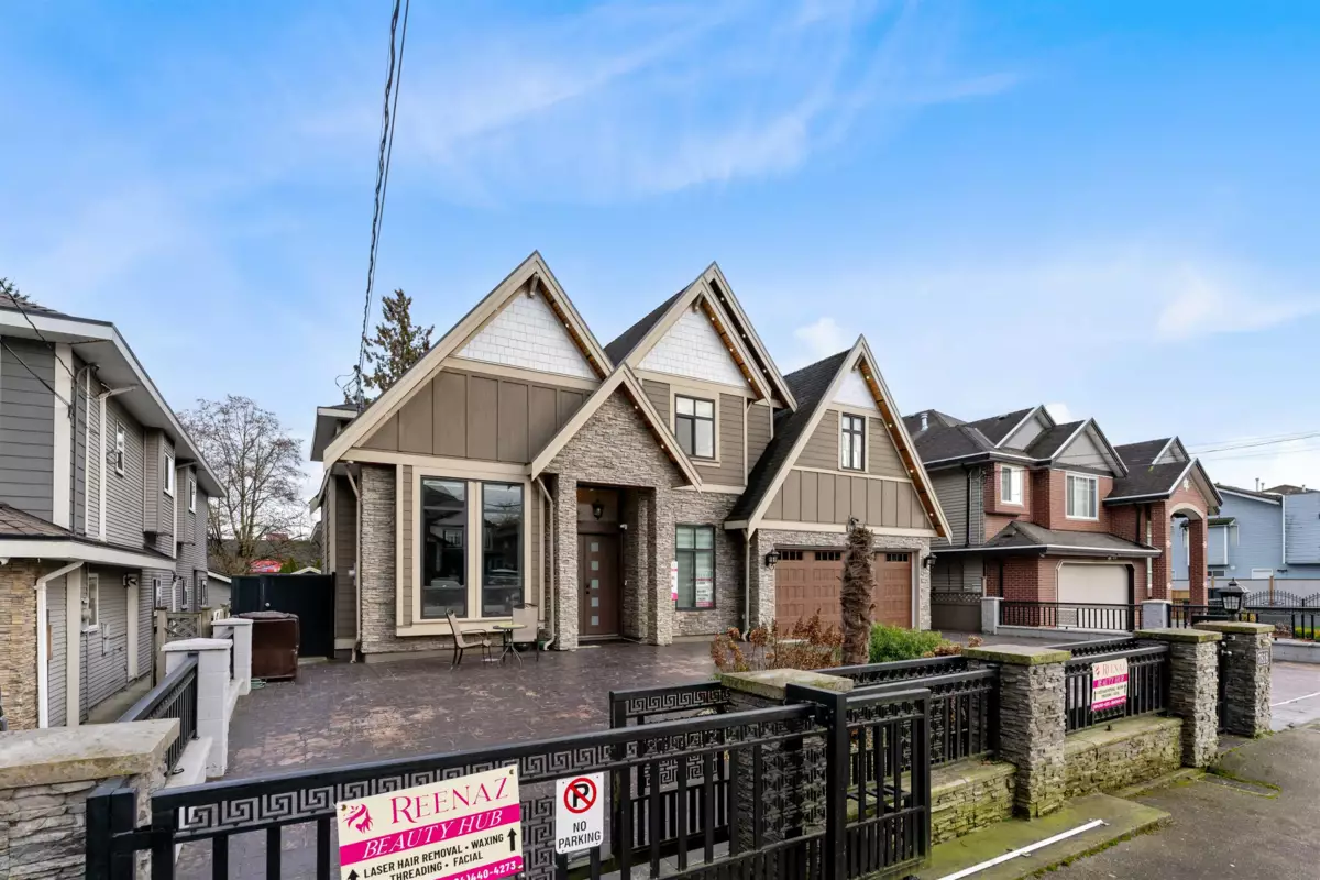 Swimming Pool Photo of 7818 127 Street, Surrey, BC