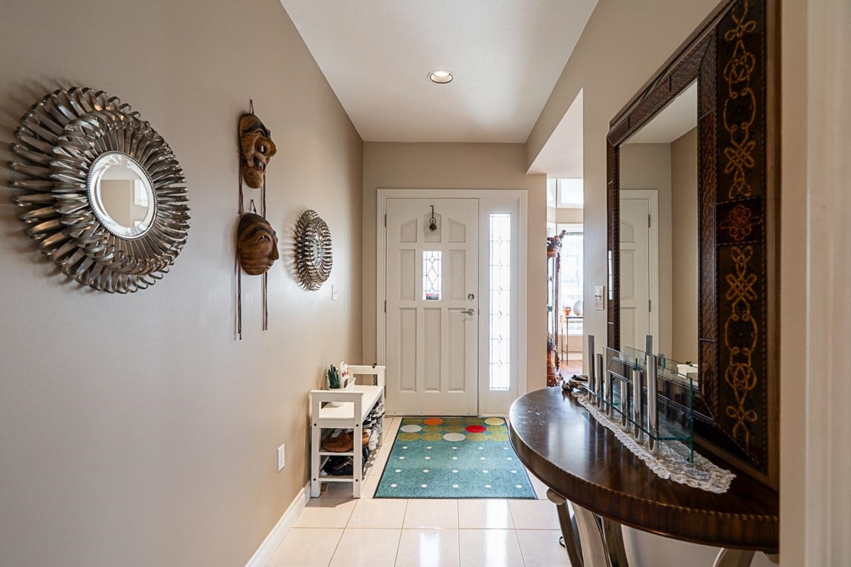 Living Room Photo of 16 31450 Spur Avenue, Abbotsford, BC