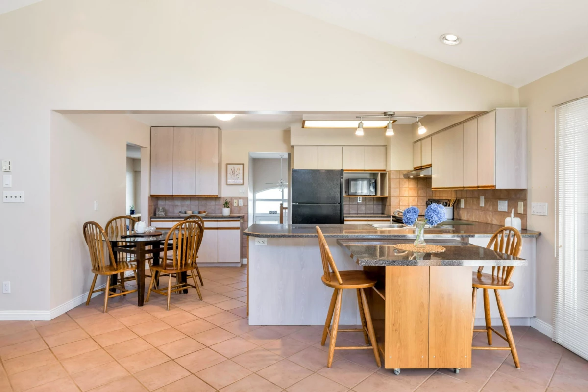 Kitchen Island Photo of 10601 Hermosa Drive, Delta, BC